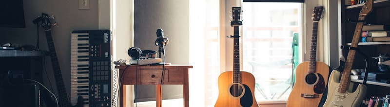 星光舞台用户才艺共创展演 - 用户展示歌唱、舞蹈、演奏等才艺的虚拟舞台，灯光璀璨